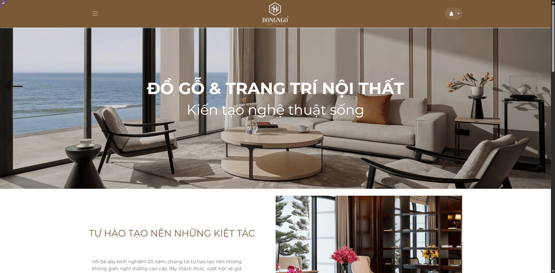 Trang chủ Đông Ngô Hospitality với hình ảnh nội thất phòng khách và nhận diện Đông Ngô.